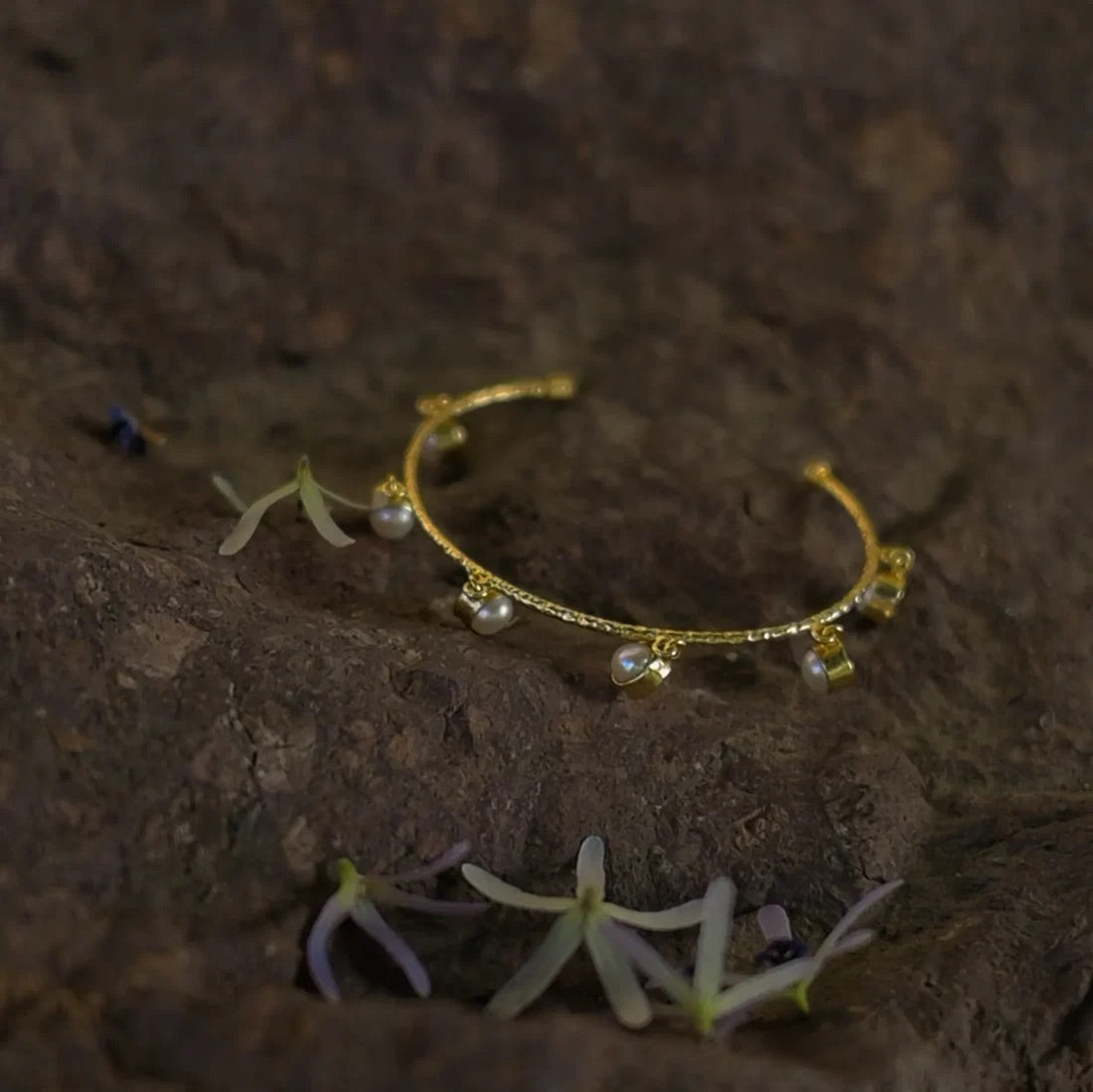 Pearl Cuff Bracelet (Adjustable)